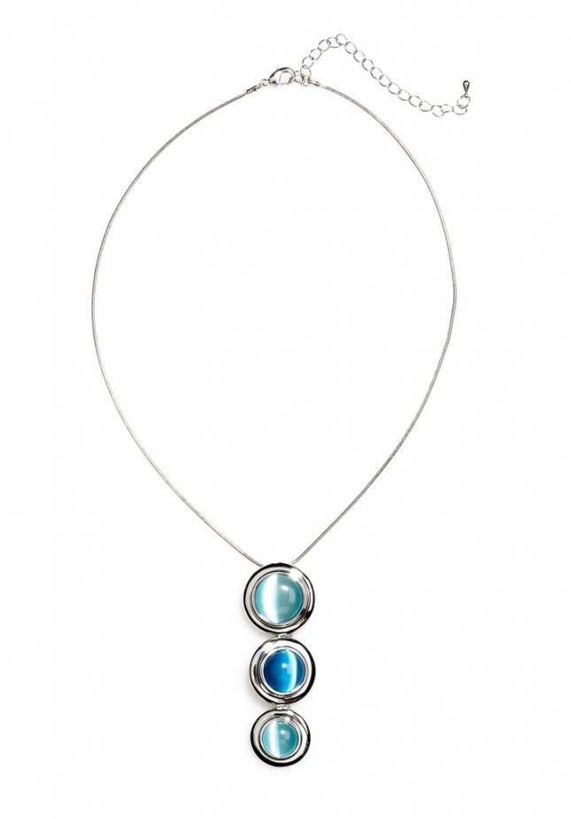 Necklace with blue wheels