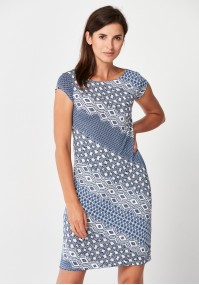 Fitted dress with geometrical patterns.
