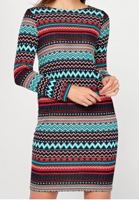 Fitted knitted dress with red patterns