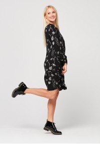 Loose dress with frill