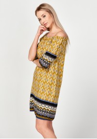 Yellow of the shoulders dress
