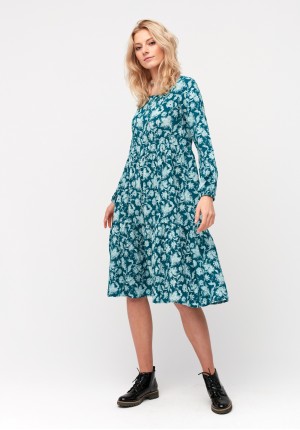 Trapezoidal dress with floral pattern