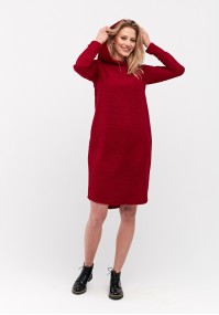 Czerwona futrzana sukienka