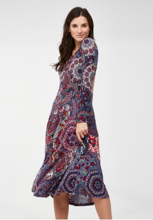 Patterned dress with long sleeves