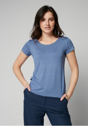 Blue top with short sleeves