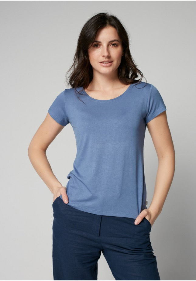 Blue top with short sleeves