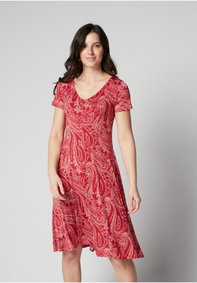 Czerwona sukienka w florystyczny wzór