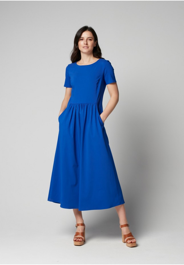 Niebieska sukienka midi