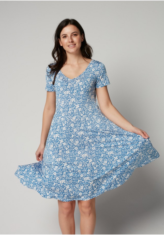 Błękitna odcinana sukienka