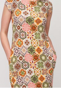 Fitted dress with colorful pattern