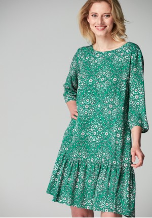 Trapezoidal green dress