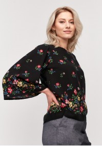 Casual blouse with flowers