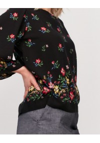 Casual blouse with flowers