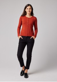 Klasyczny sweter w kolorze rdzawym