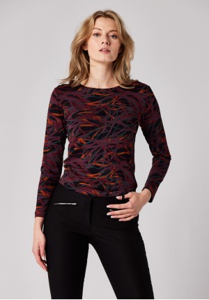 Fitted blouse with colorful pattern