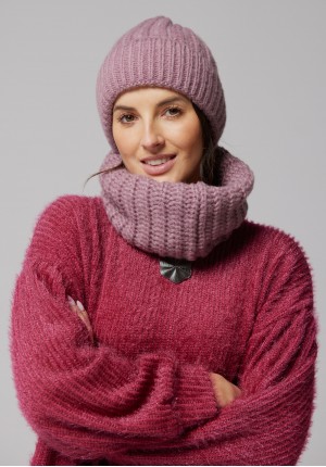 Pink knitted snood
