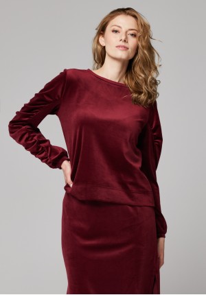 Blouse with ruffled sleeves