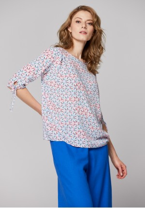 Light blouse with tied sleeves