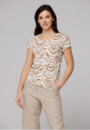 Top with asymmetric zigzags