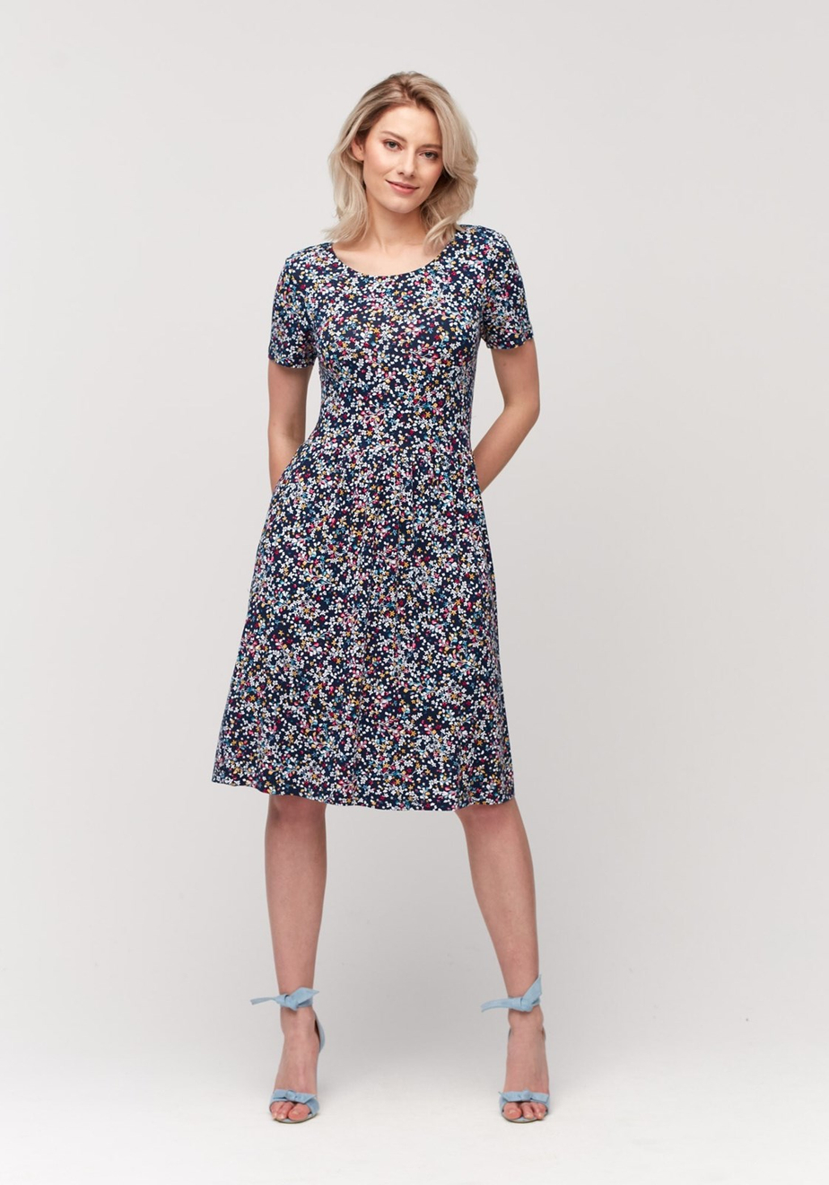 Odcinana sukienka w kwiatki 1555