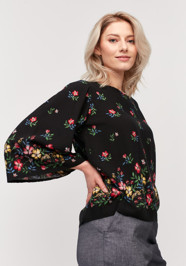 Swobodna bluzka w kwiaty 3239