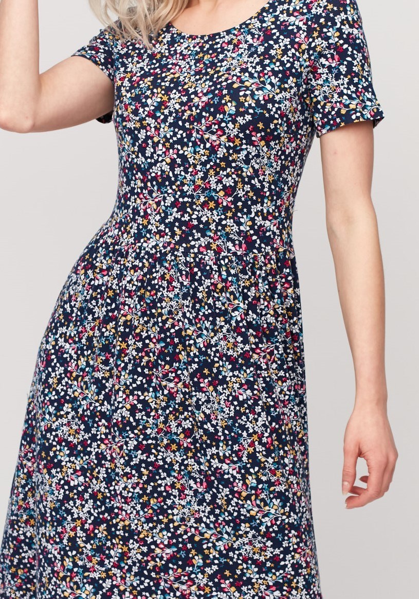 Odcinana sukienka w kwiatki 1555