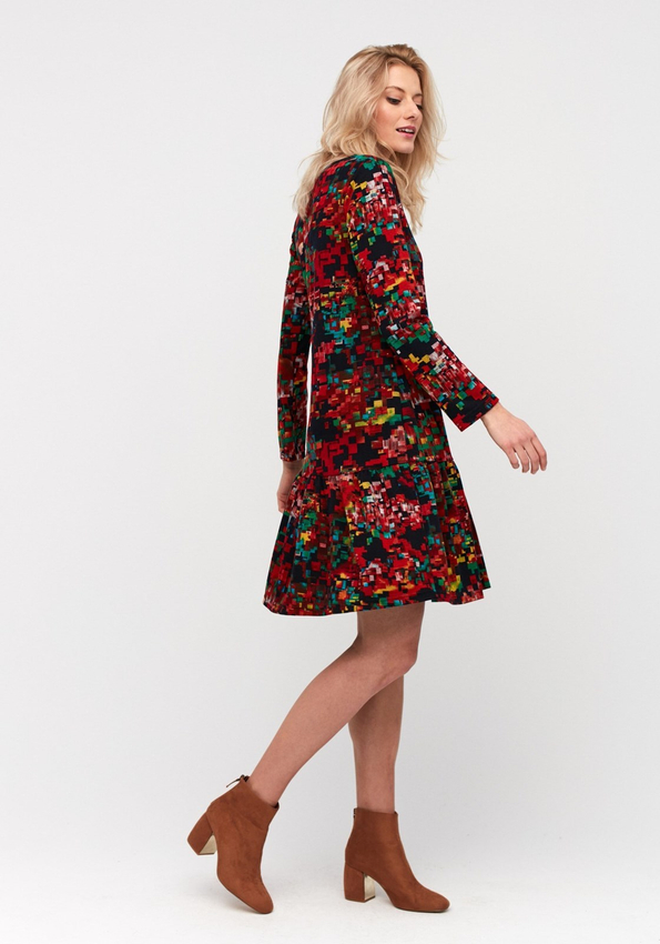 Kolorowa sukienka z falbaną 1807