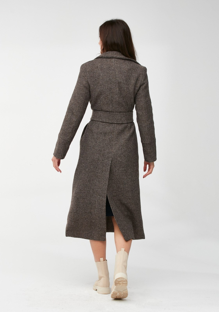 Jasnobrązowy płaszcz w jodełkę 4899