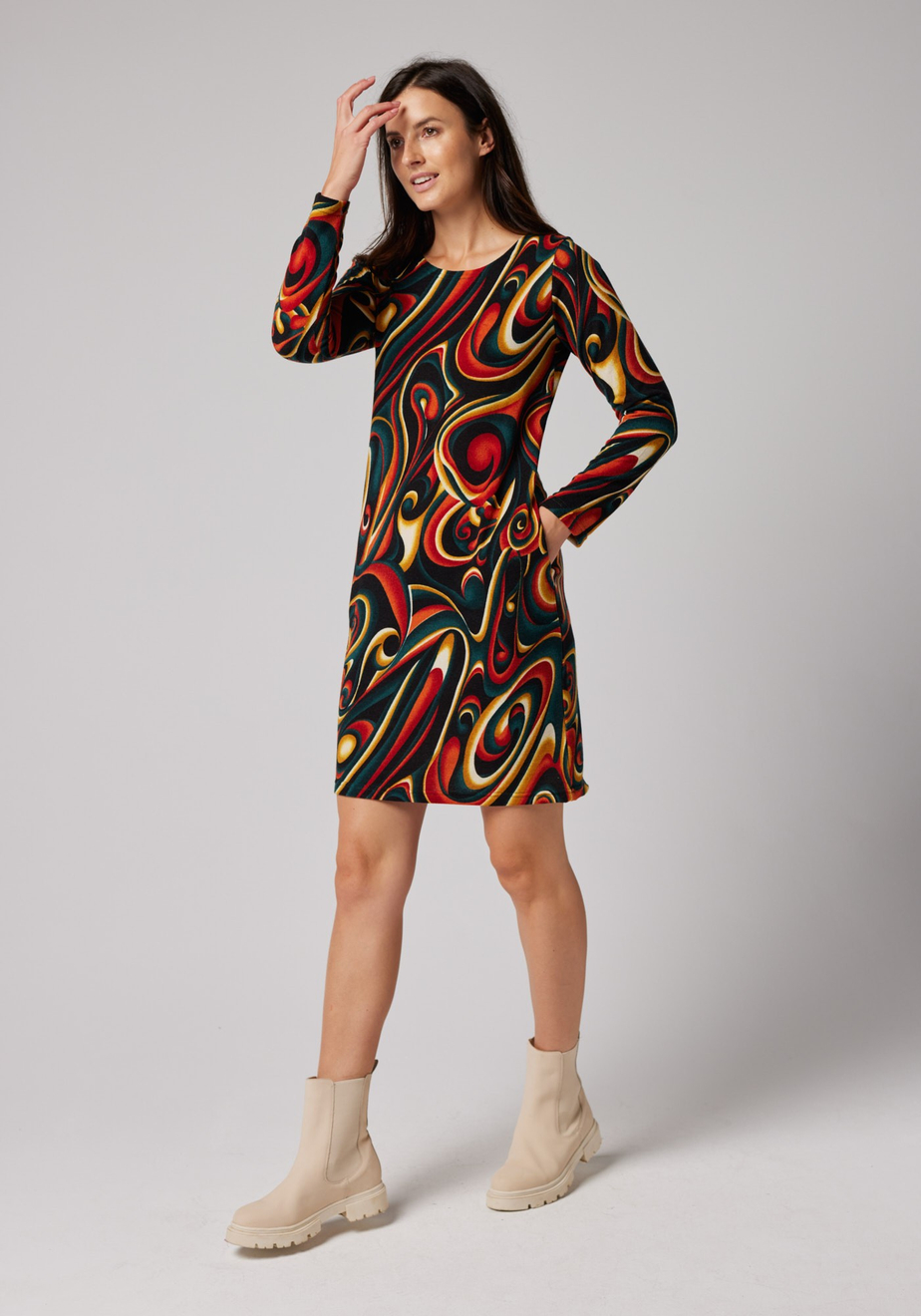 Prosta swetrowa sukienka w geometryczny wzór 1821