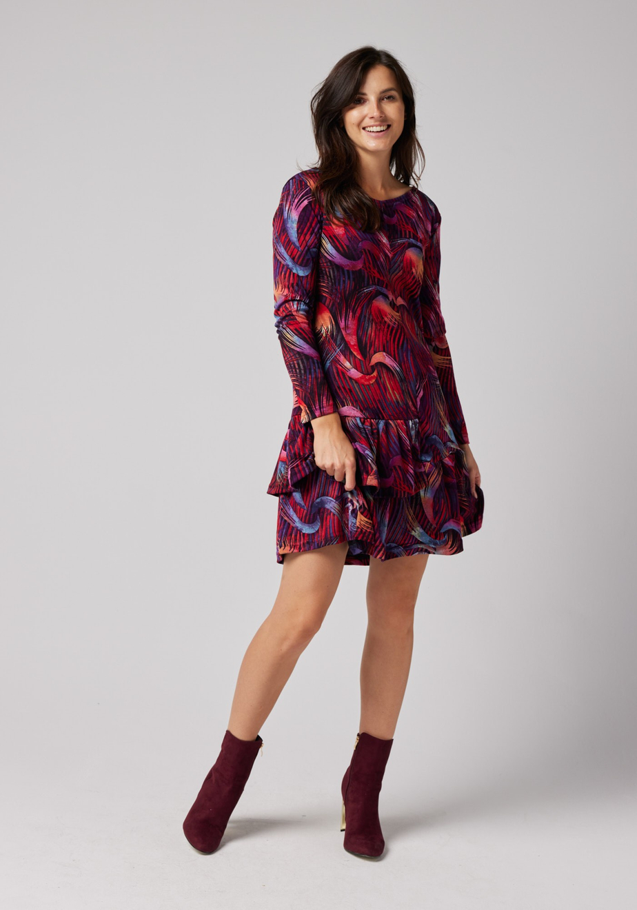 Trapezowa sukienka z falbanami 1815