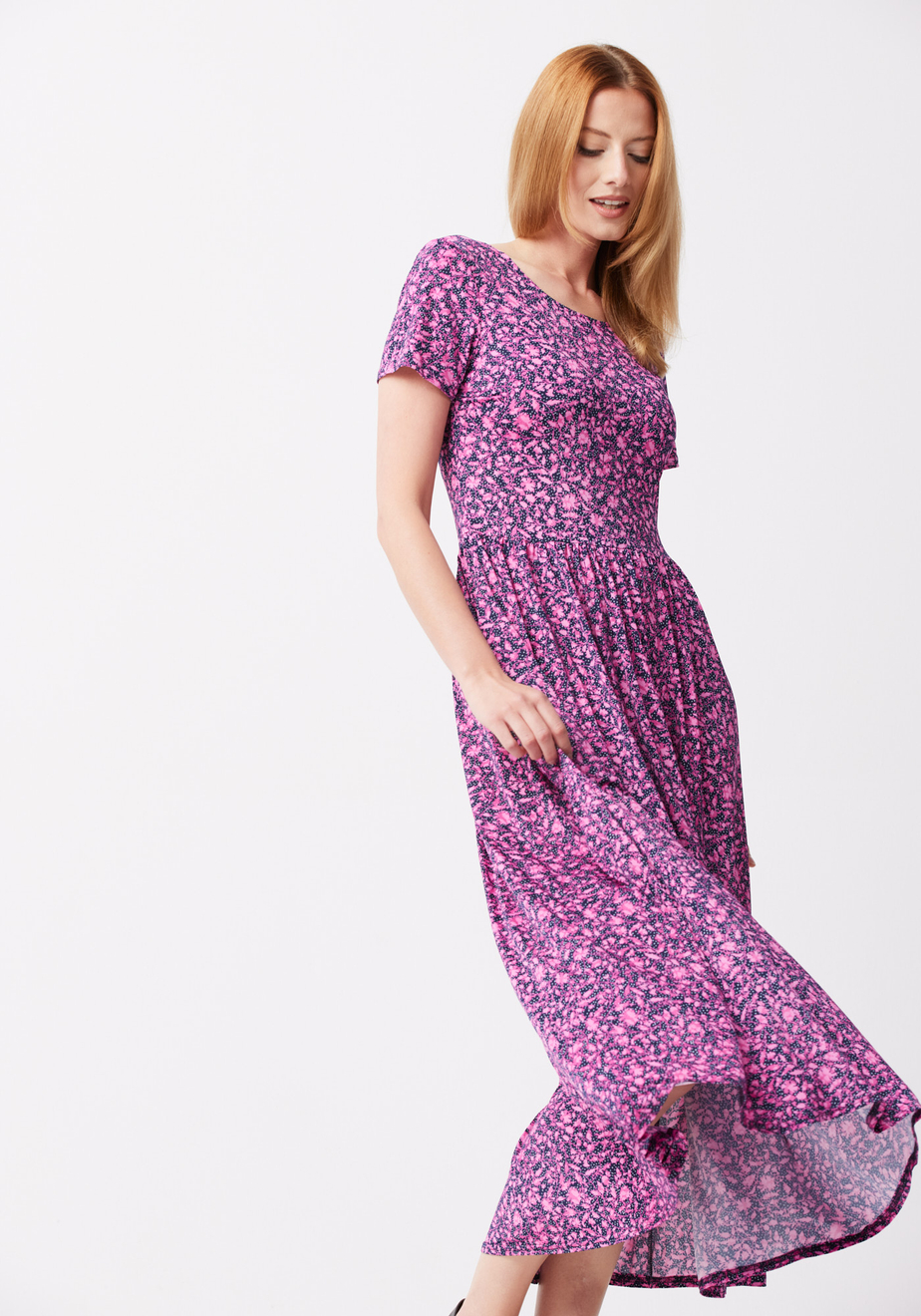 Sukienka w różowe listki 1586