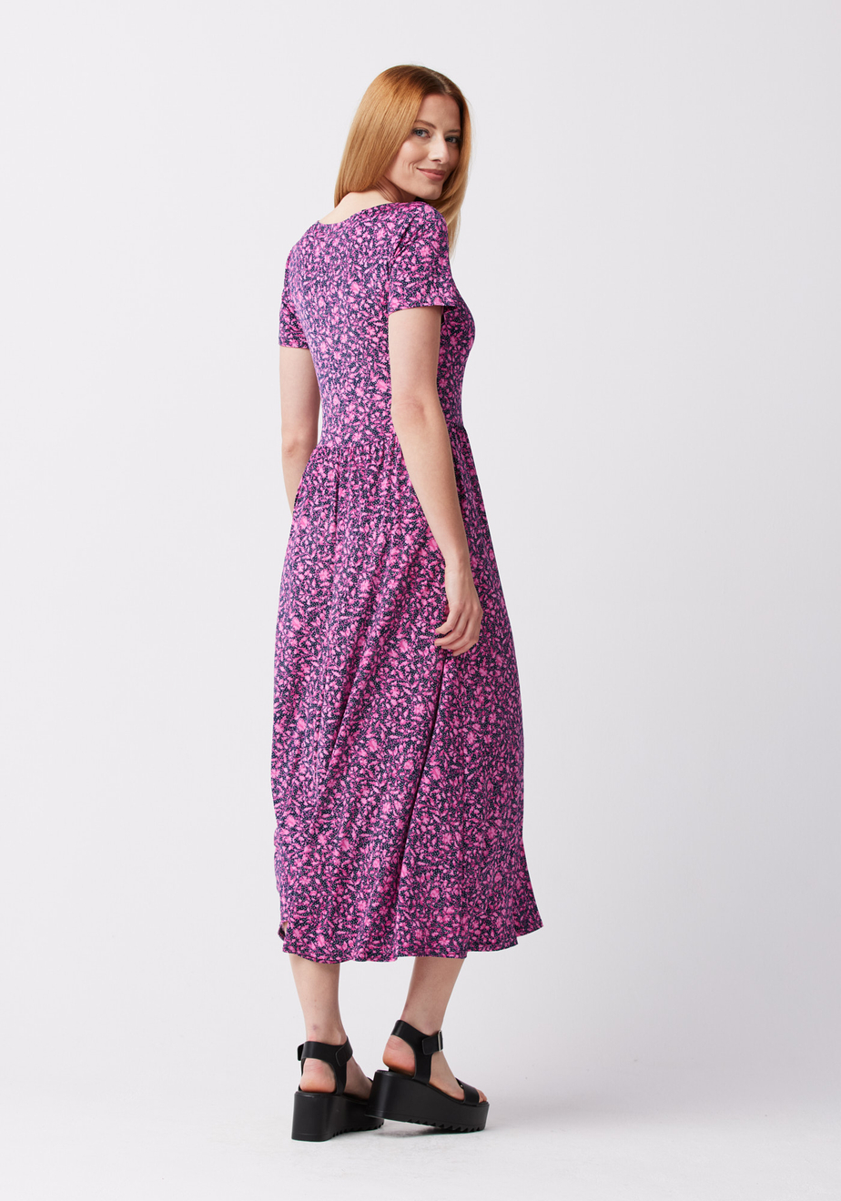 Sukienka w różowe listki 1586