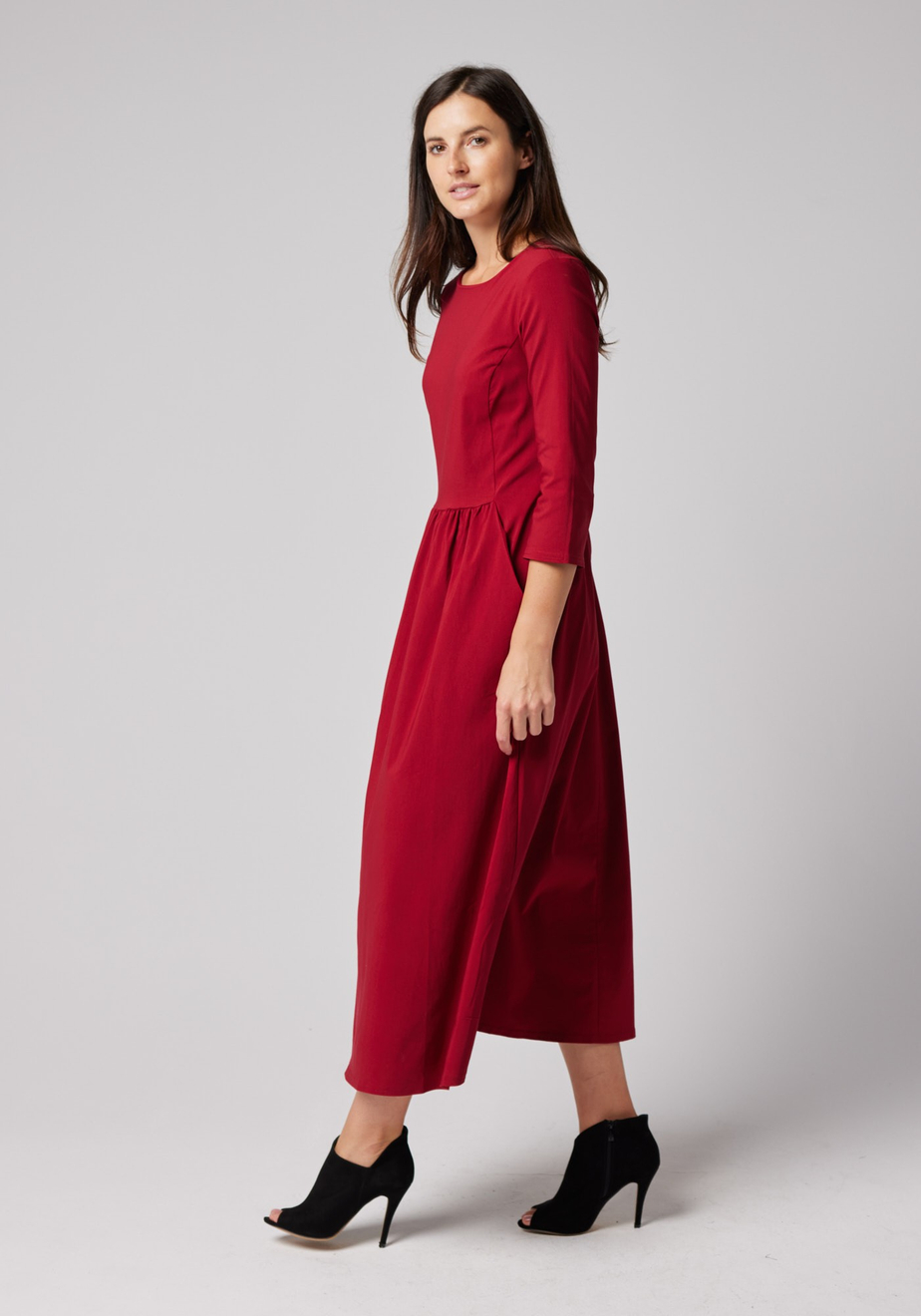 Elegancka czerwona sukienka midi 1782