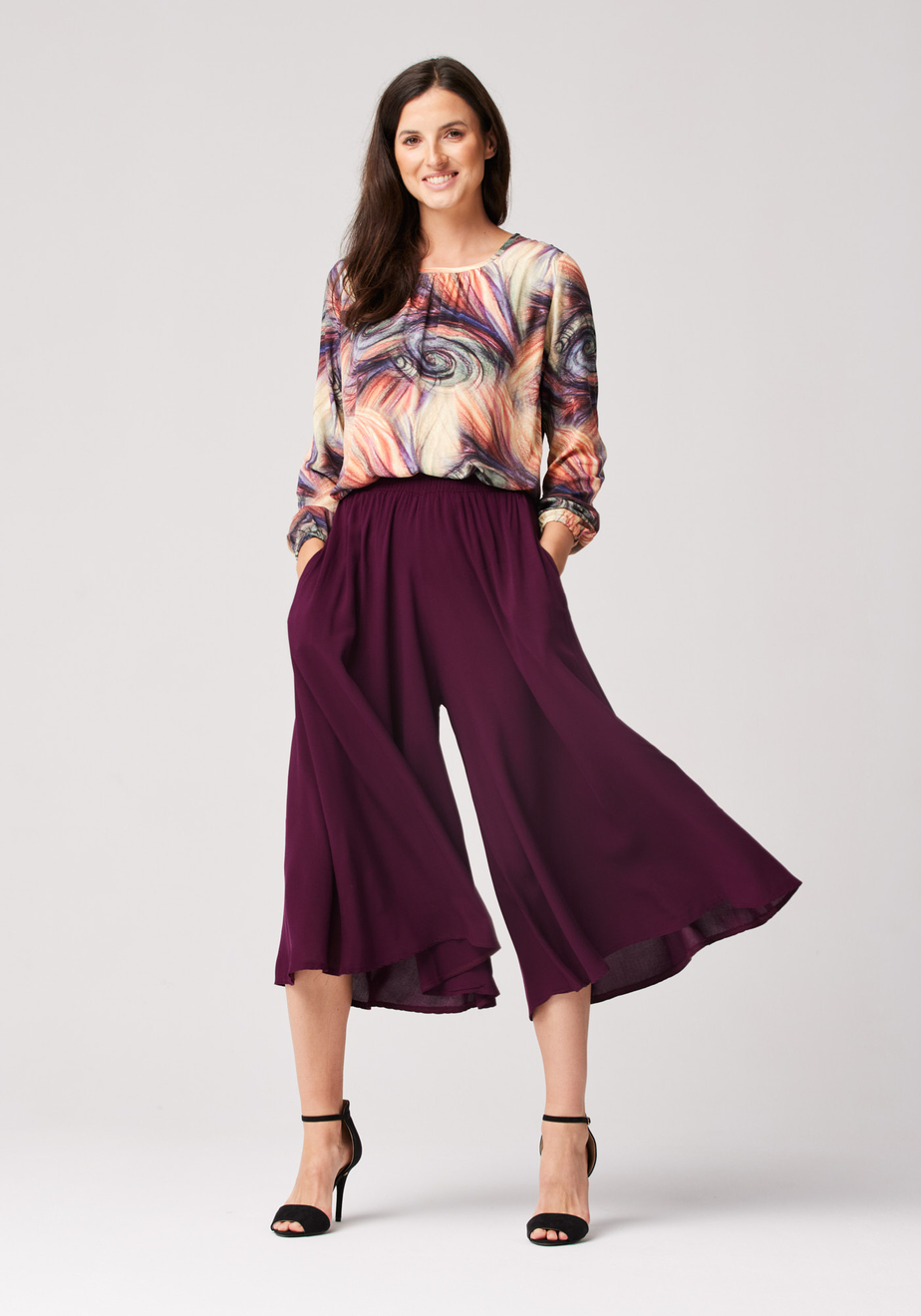 Luźne, krótkie śliwkowe kuloty 5117