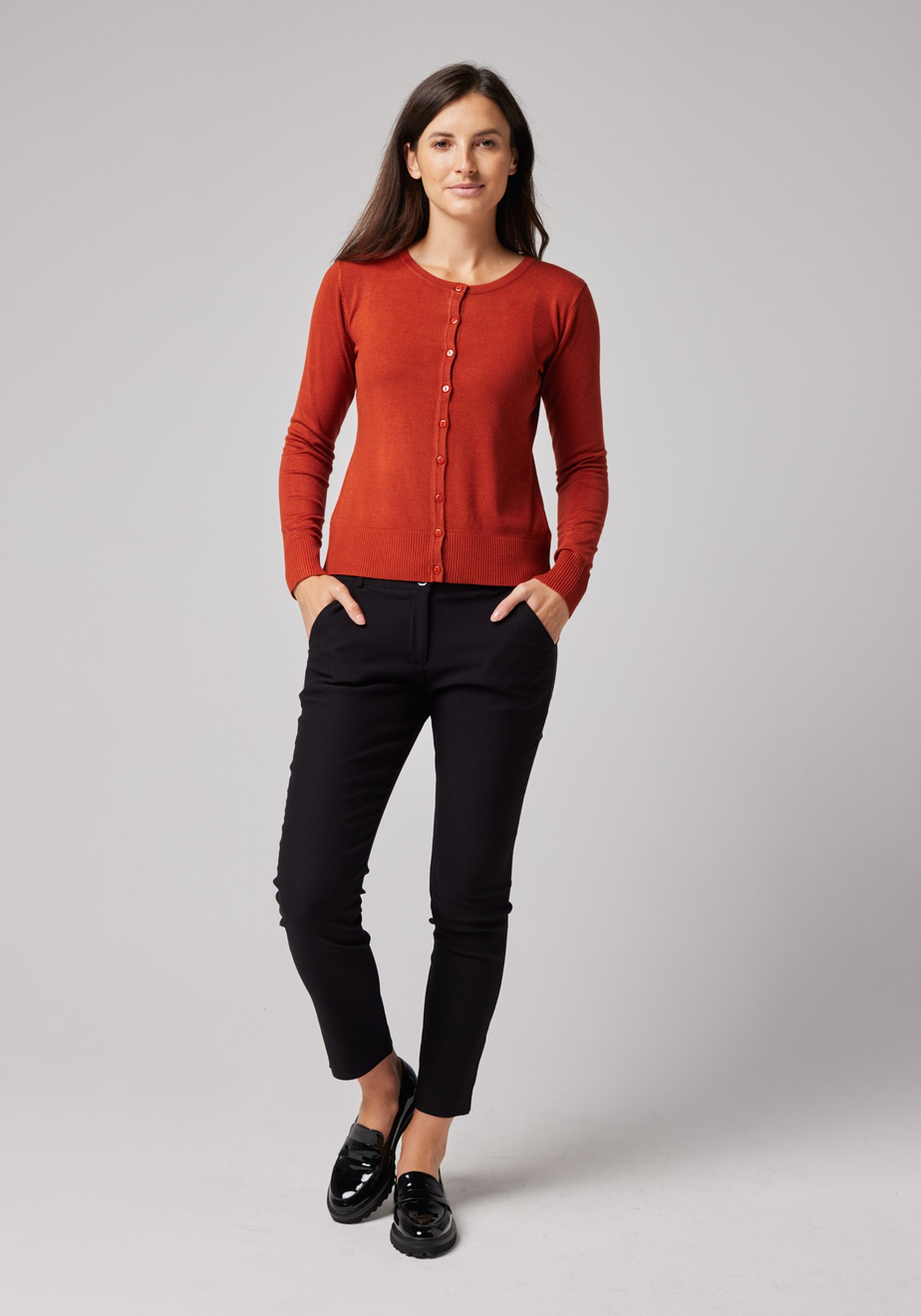 Klasyczny sweter w kolorze rdzawym 8718