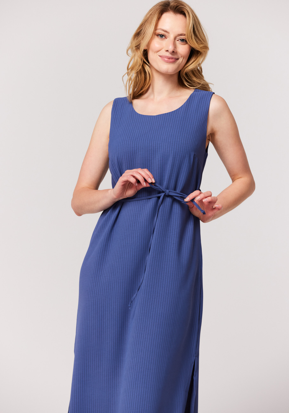 Prosta prążkowana sukienka 1032