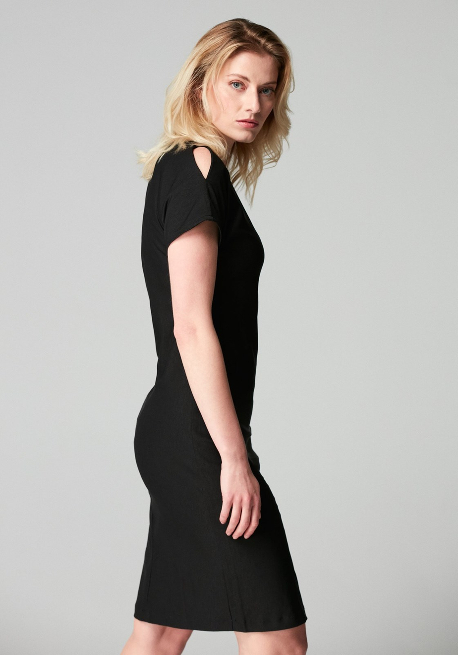 Elegancka czarna sukienka 1744