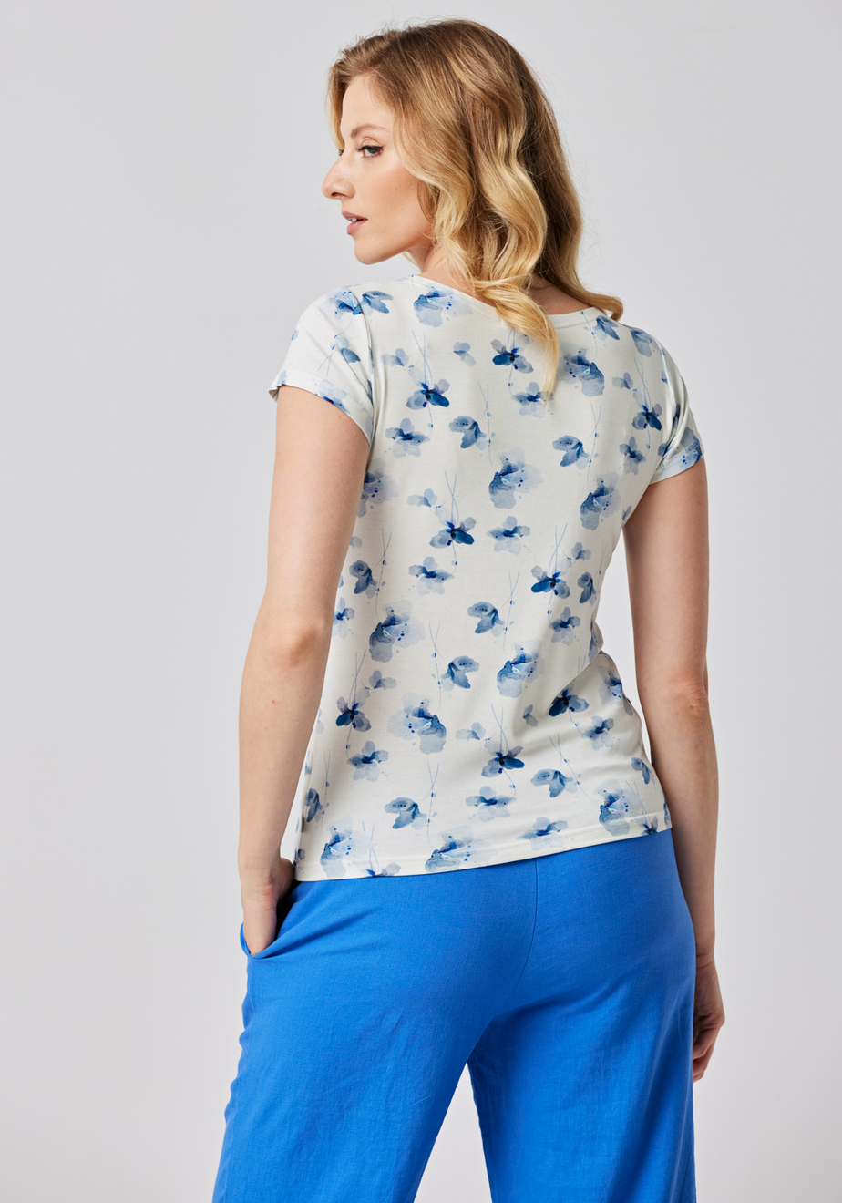 Biała bluzka w niebieskie kwiaty 3131