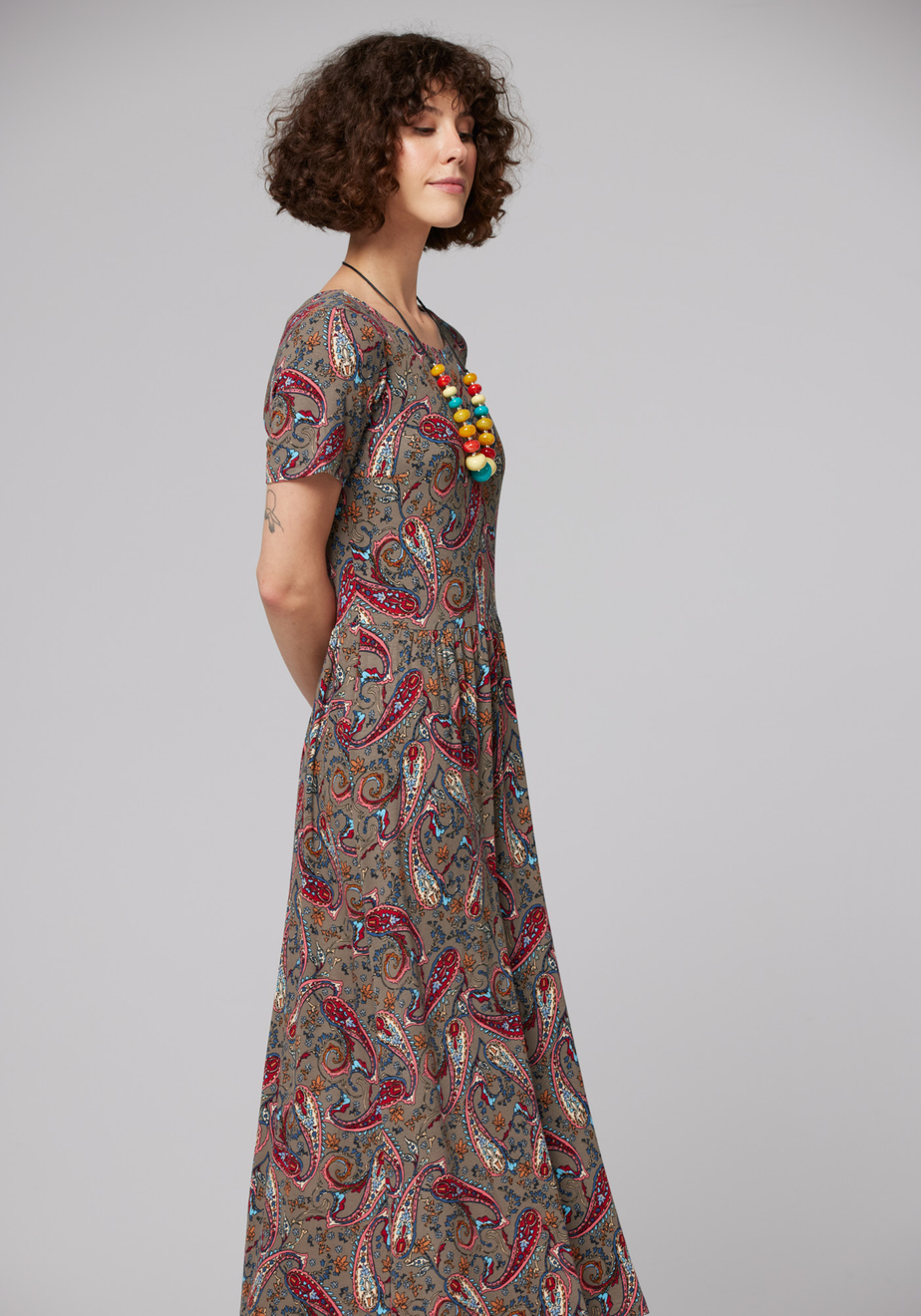 Dluga sukienka z odcięciem w talii 1427