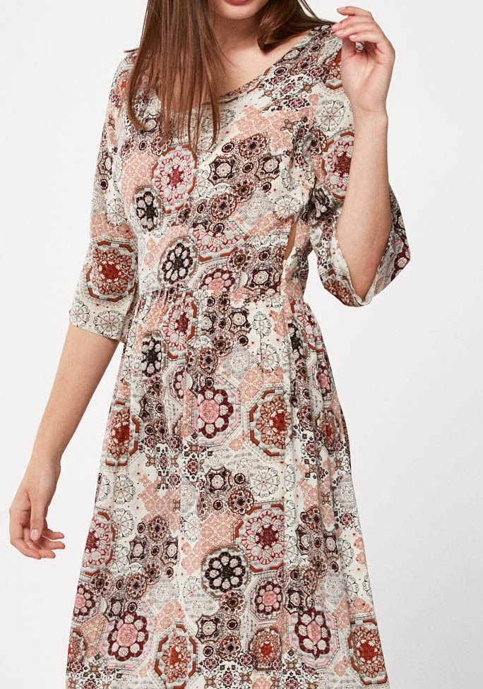 Maxi sukienka w ornamentowy wzór 1635