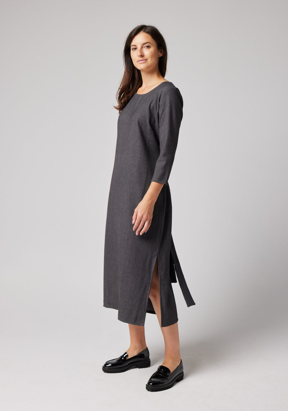 Szara sukienka midi z wiązaniem 1748