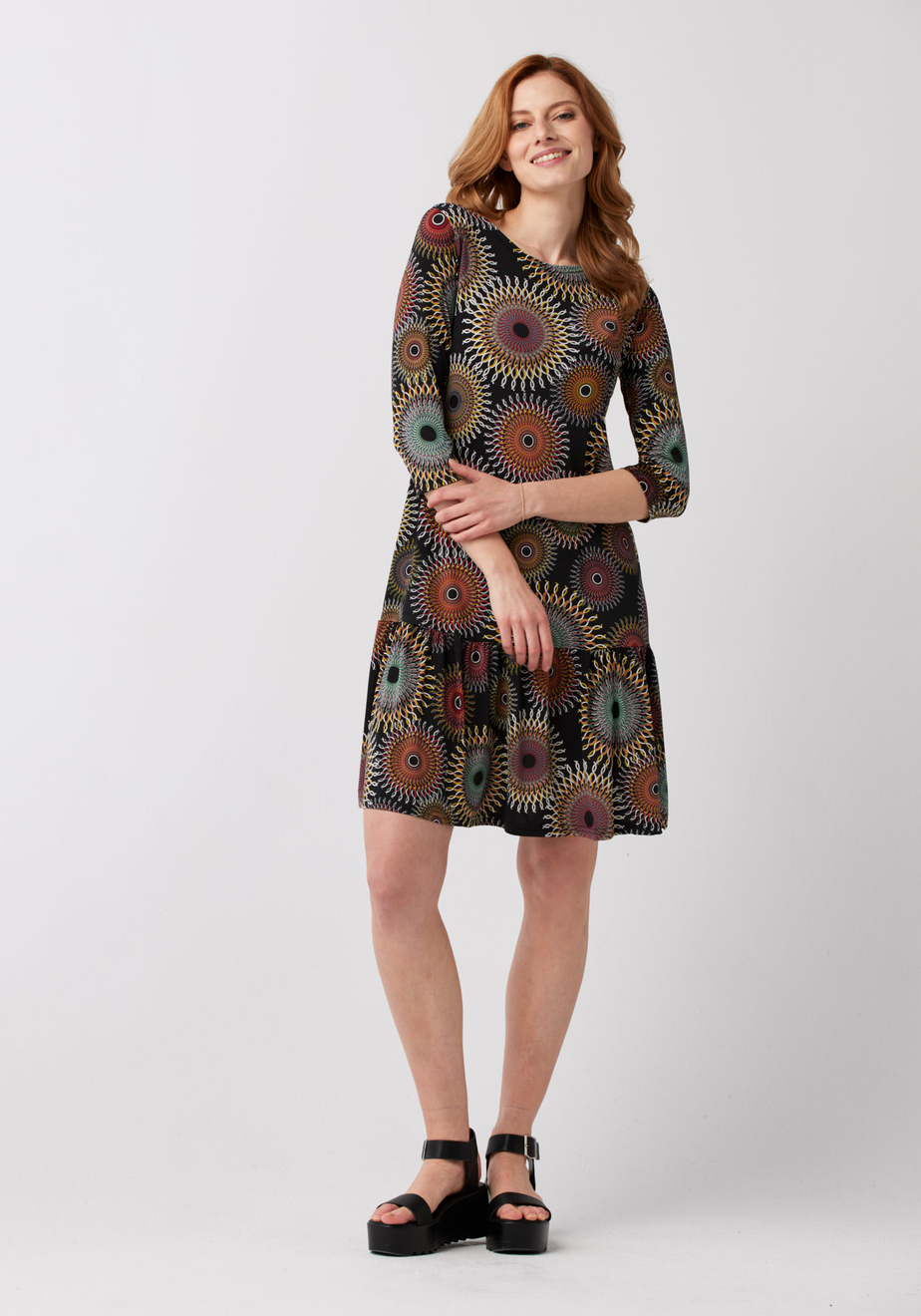 Sukienka w rozety z falbaną 1530