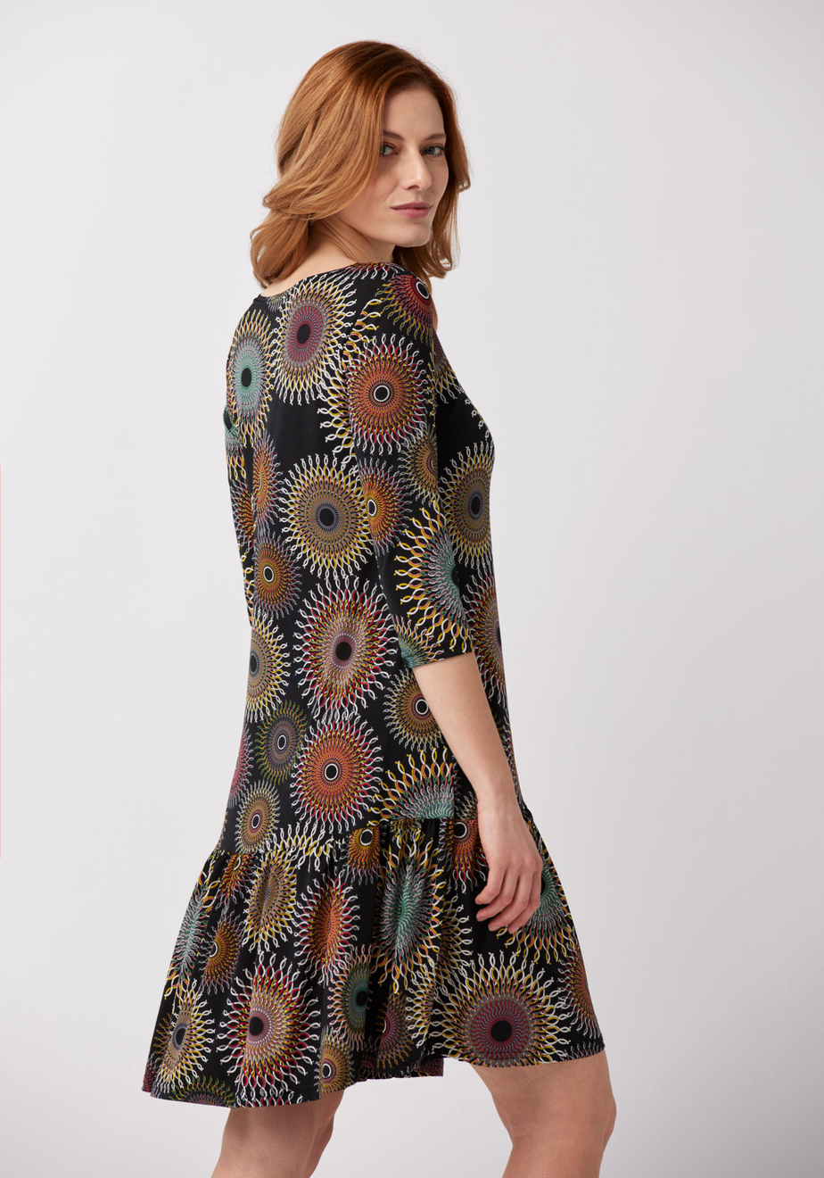 Sukienka w rozety z falbaną 1530