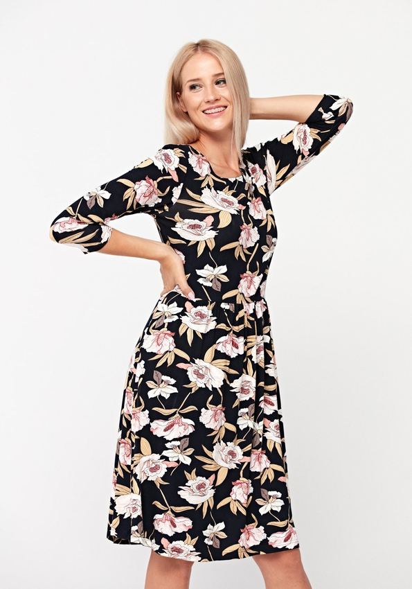 Sukienka w biało-różowe kwiaty 1838