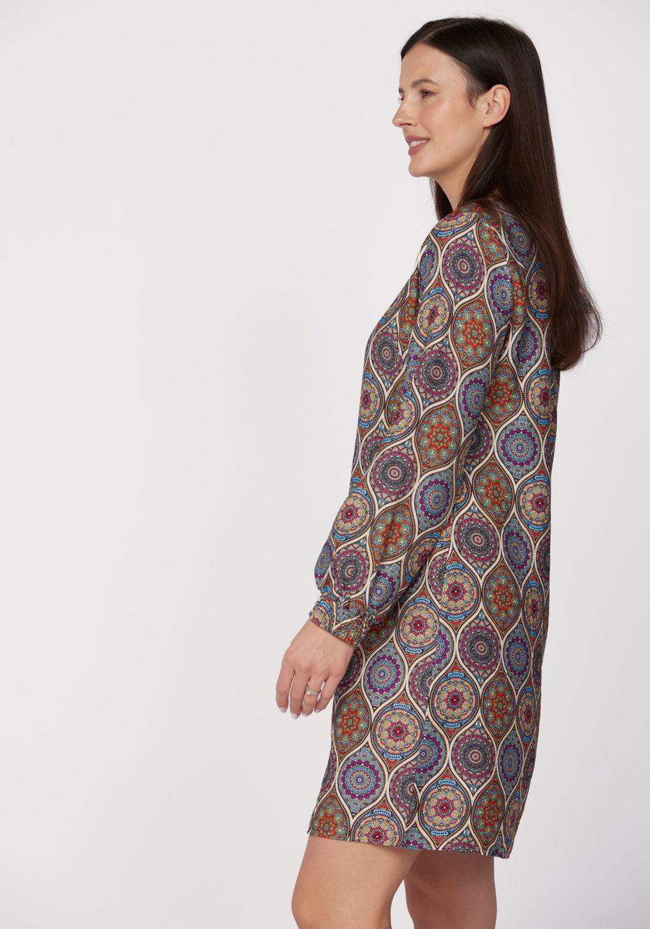 Sukienka w kolorowe orientalne ornamenty 1609