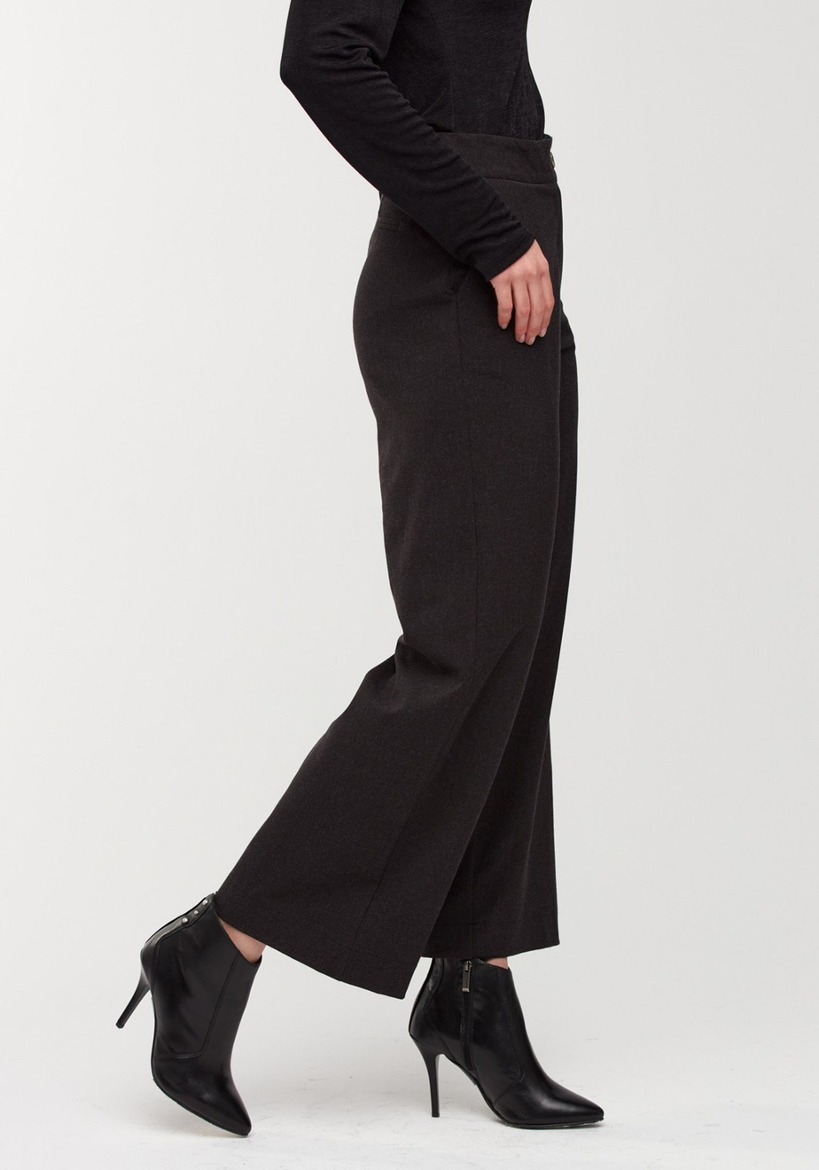 Ciemnoszare spodnie o luźnym kroju 5084