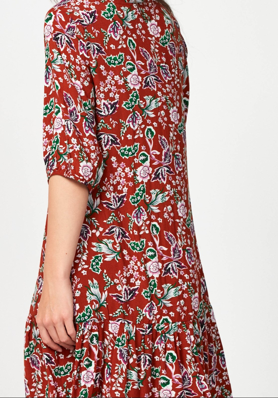 Brązowa sukienka z falbaną 1611