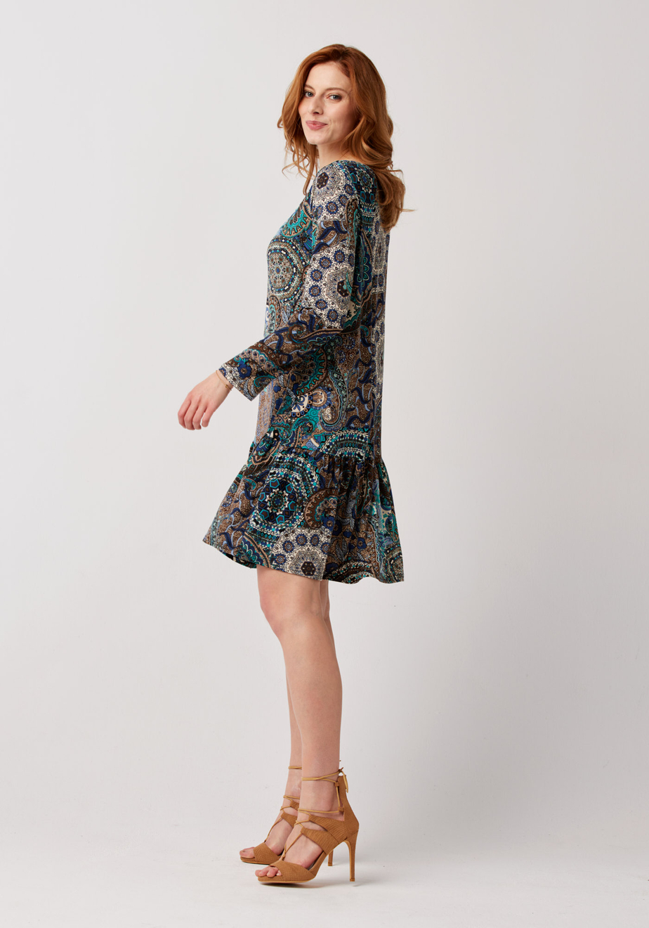 Prosta sukienka z szeroką falbaną 1517