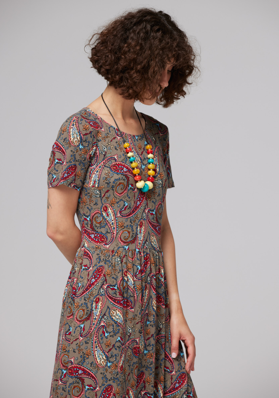 Dluga sukienka z odcięciem w talii 1427