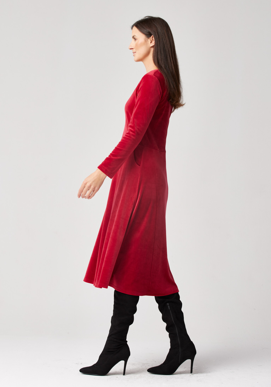 Czerwona welurowa sukienka 1984